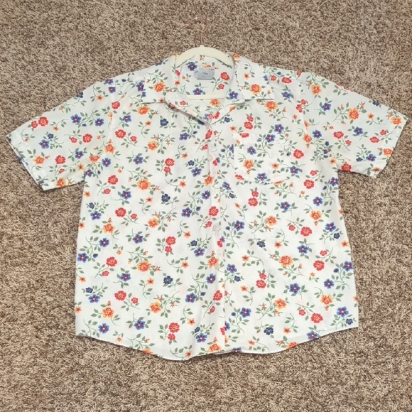 Cabin Creek wrinkle free white floral collared short sleeve button down shirt - Picture 1 of 8